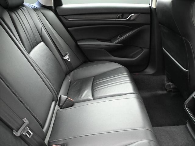 Photo of 2022 Platinum White Pearl Honda Accord