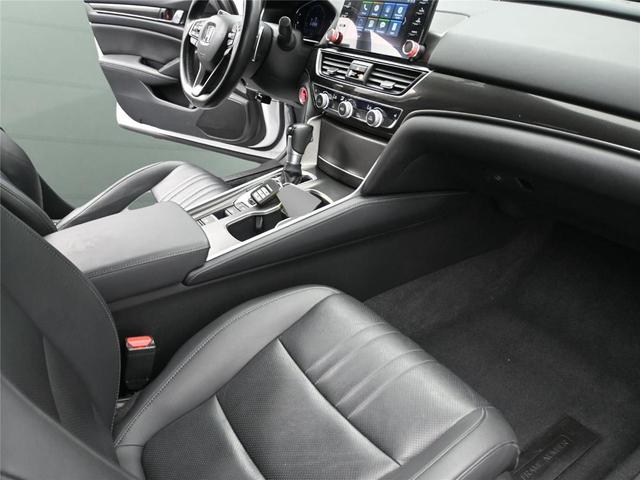 Photo of 2022 Platinum White Pearl Honda Accord