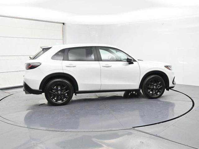 Photo of 2025 Platinum White Pearl Honda HR-V