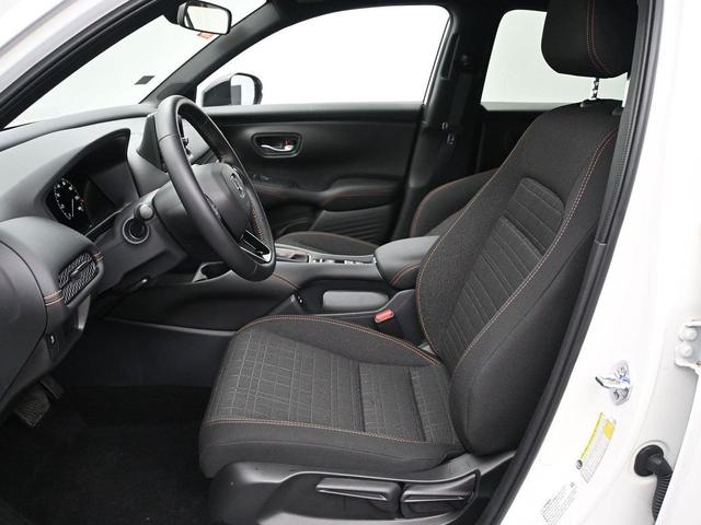 Photo of 2025 Platinum White Pearl Honda HR-V