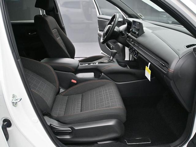 Photo of 2025 Platinum White Pearl Honda HR-V