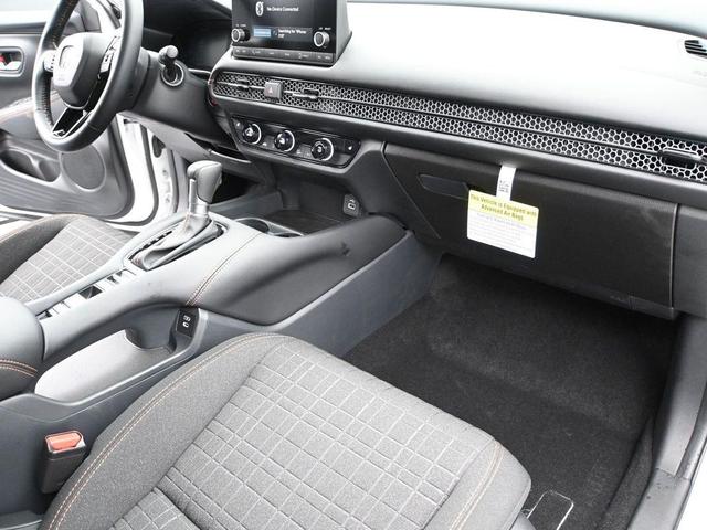 Photo of 2025 Platinum White Pearl Honda HR-V