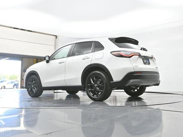 Photo of 2025 Platinum White Pearl Honda HR-V