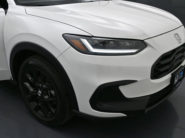 Photo of 2025 Platinum White Pearl Honda HR-V