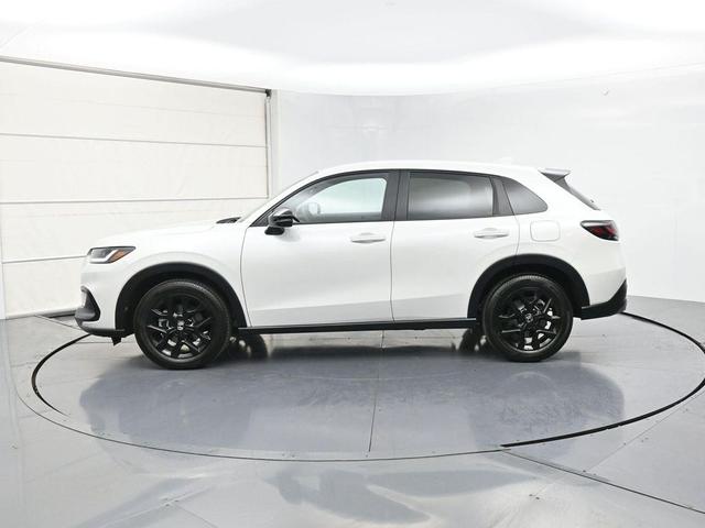Photo of 2025 Platinum White Pearl Honda HR-V