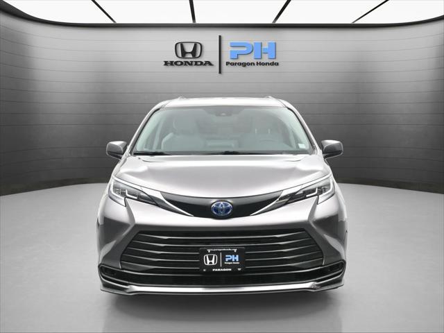 Photo of 2022 Predawn Gray Mica Toyota Sienna