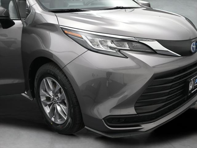 Photo of 2022 Predawn Gray Mica Toyota Sienna
