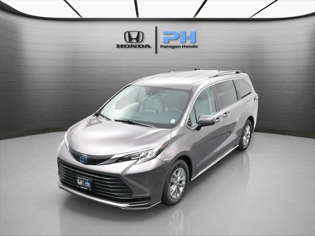 Photo of 2022 Predawn Gray Mica Toyota Sienna
