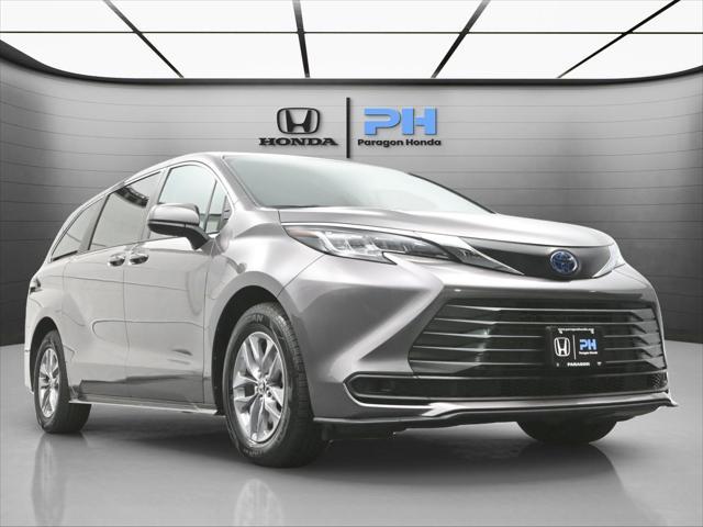 Photo of 2022 Predawn Gray Mica Toyota Sienna