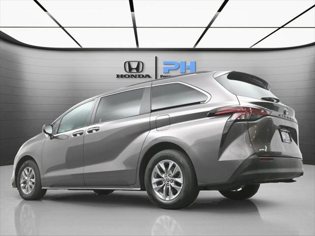 Photo of 2022 Predawn Gray Mica Toyota Sienna