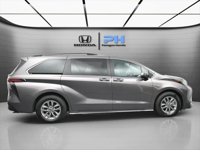 Photo of 2022 Predawn Gray Mica Toyota Sienna