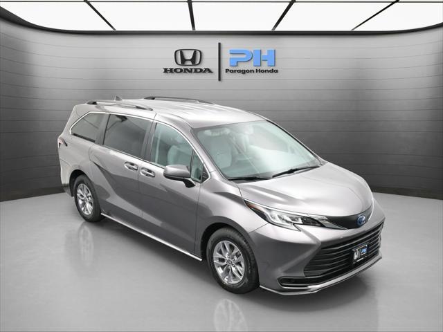 Photo of 2022 Predawn Gray Mica Toyota Sienna