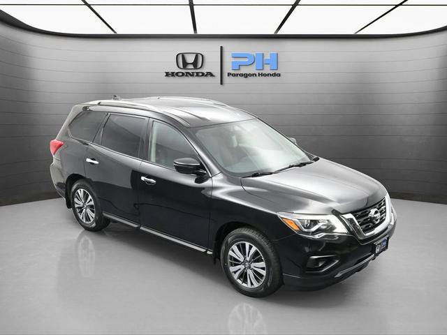 Photo of 2019 Magnetic Black Nissan Pathfinder