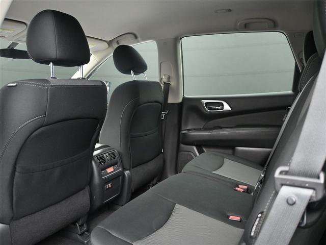 Photo of 2019 Magnetic Black Nissan Pathfinder