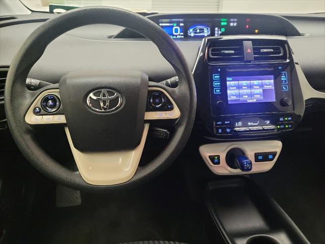 Photo of 2017 White Toyota Prius