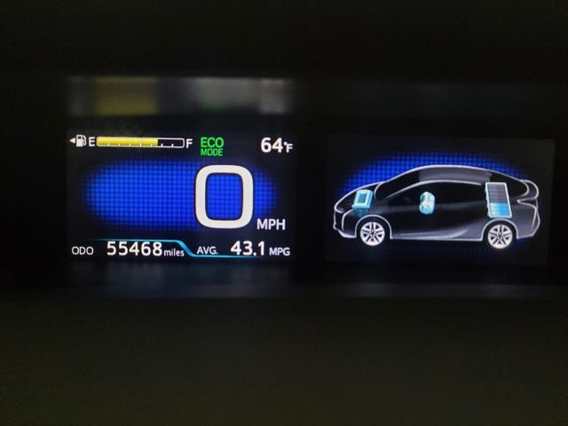 Photo of 2017 White Toyota Prius