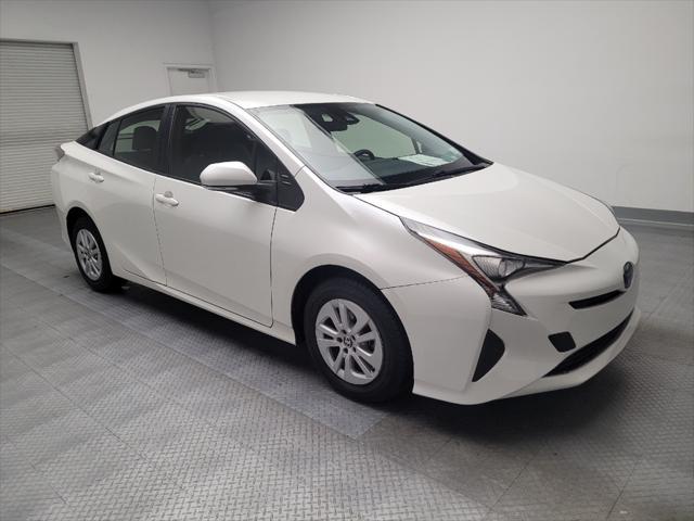 Photo of 2017 White Toyota Prius