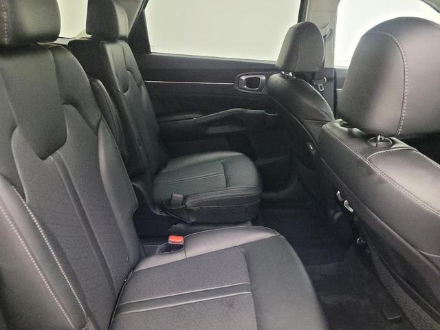 Photo of 2022 Gravity Grey Kia Sorento