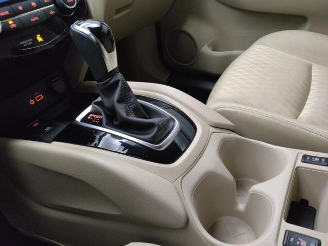 Photo of 2019 White Nissan Rogue
