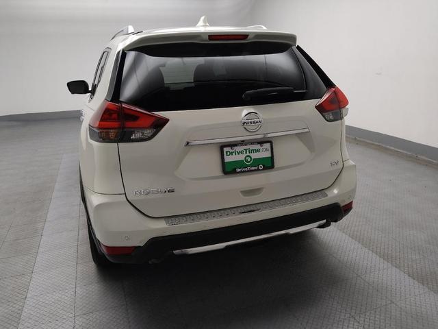 Photo of 2019 White Nissan Rogue