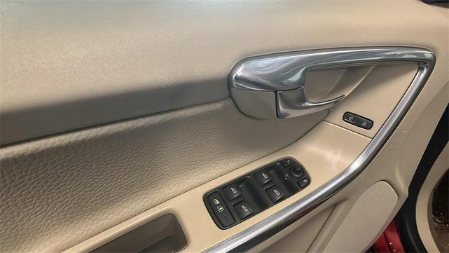 Photo of 2013 Flaminco Red Metallic Volvo XC60