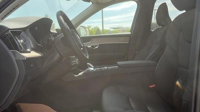 Photo of 2025 Mulberry Volvo XC90