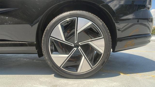 Photo of 2025 Onyx Black Volvo EX90