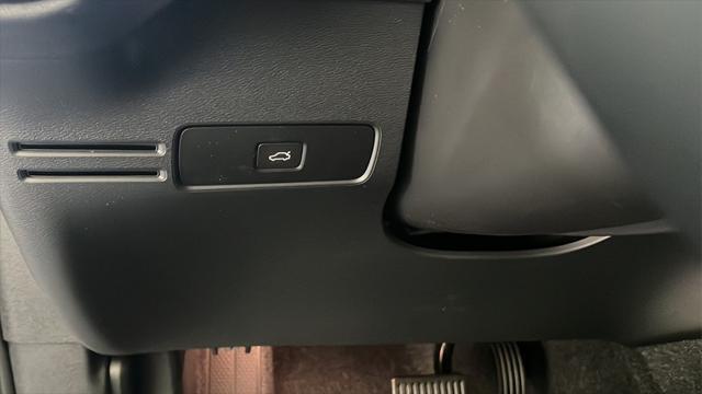 Photo of 2025 Grey Volvo XC40