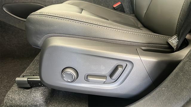 Photo of 2025 Grey Volvo XC40