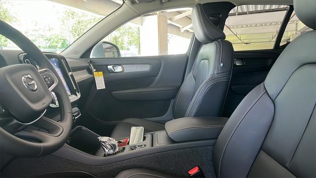 Photo of 2025 Grey Volvo XC40