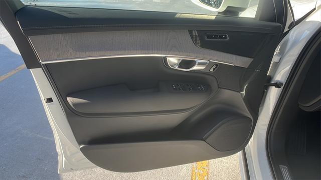 Photo of 2025 Crystal White Pearl Volvo XC90 Plug-In Hybrid