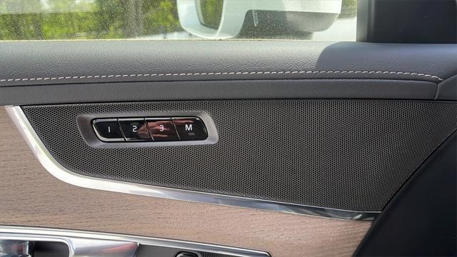 Photo of 2025 Onyx Black Metallic Volvo XC90