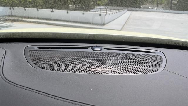 Photo of 2025 Onyx Black Metallic Volvo XC90