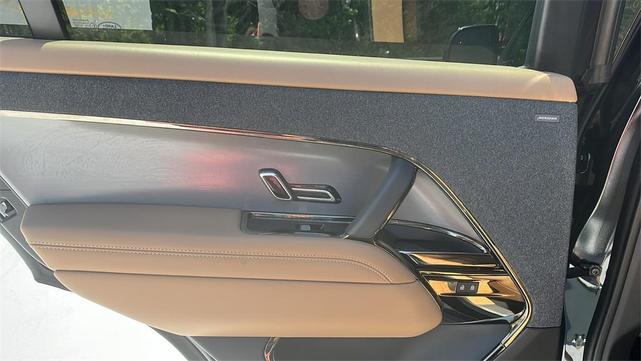 Photo of 2024 Santorini Black Metallic Land Rover Range Rover Sport