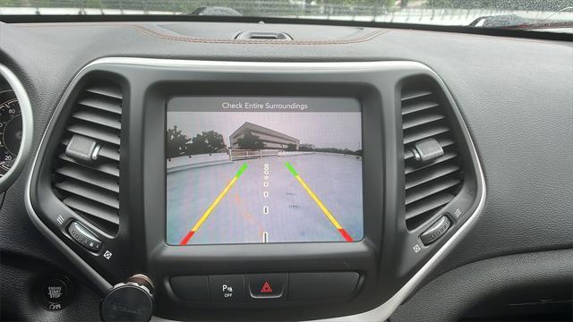 Photo of 2017 Diamond Black Crystal Pearlcoat Jeep Cherokee
