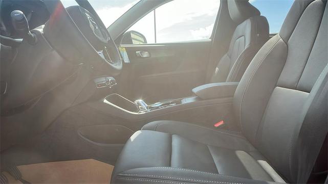 Photo of 2026 Cloud Volvo XC40