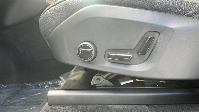 Photo of 2024 Grey Volvo XC90 Recharge Plug-In Hybrid