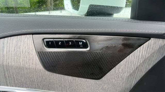 Photo of 2024 Crystal White Metallic Volvo XC90 Recharge Plug-In Hybrid