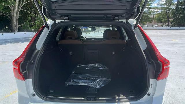 Photo of 2025 Crystal White Metallic Volvo XC60