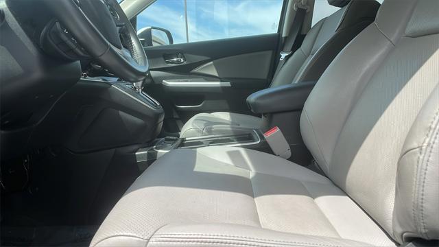 Photo of 2016 Alabaster Silver Metallic Honda CR-V