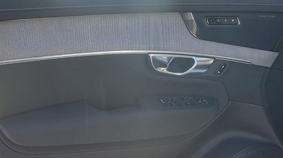 Photo of 2025 Crystal White Pearl Volvo XC90 Plug-In Hybrid