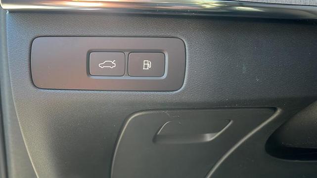 Photo of 2025 Crystal White Pearl Volvo XC90 Plug-In Hybrid