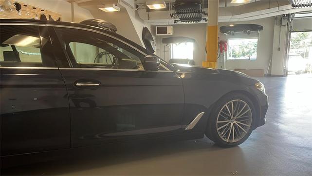 Photo of 2017 Imperial Blue Metallic BMW 530
