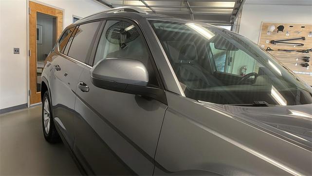 Photo of 2018 Platinum Gray Metallic Volkswagen Atlas