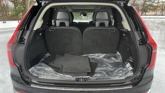 Photo of 2025 Onyx Black Metallic Volvo XC90