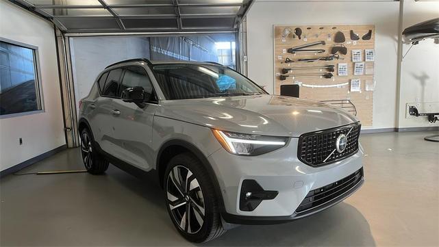 Photo of 2025 Grey Volvo XC40
