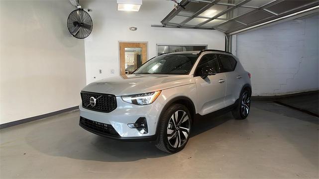 Photo of 2025 Grey Volvo XC40