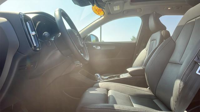 Photo of 2025 Silver Volvo XC40