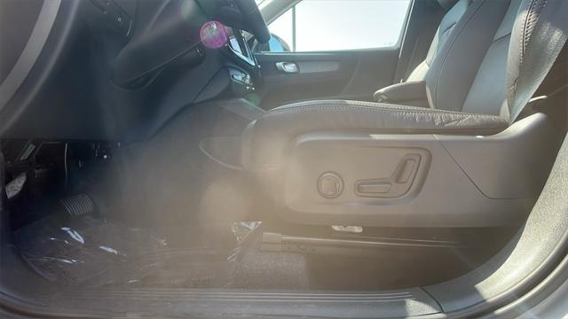 Photo of 2025 Silver Volvo XC40
