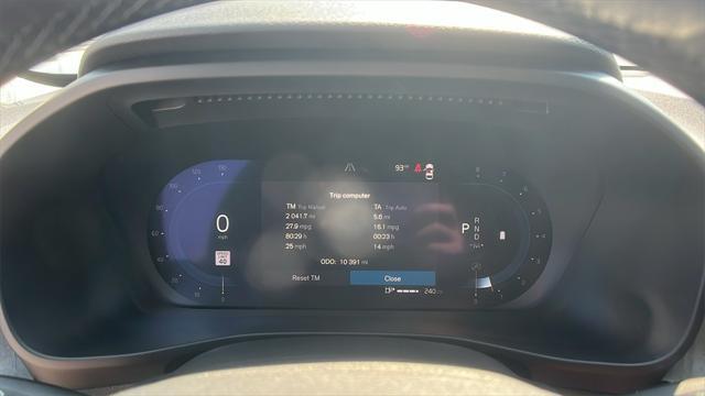 Photo of 2025 Silver Volvo XC40